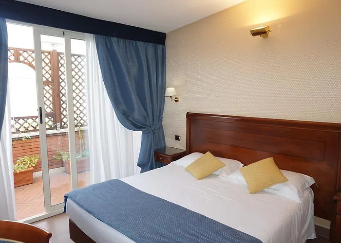 Ξενοδοχείο Montecarlo 3*